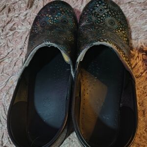 Dansko Patterned Women's Clogs - Black and Blue